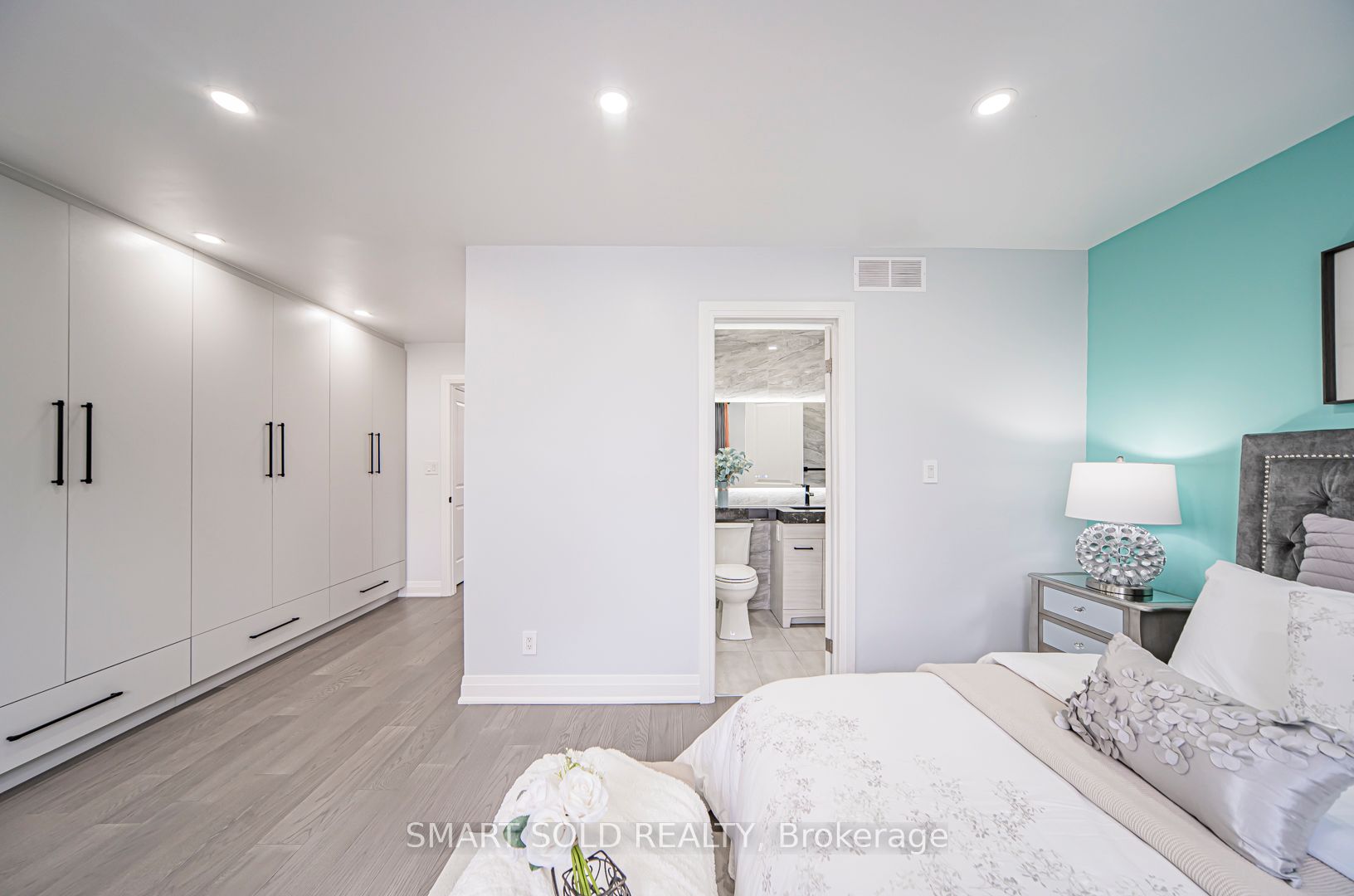9 Oakcrest Avenue Property Photo 19