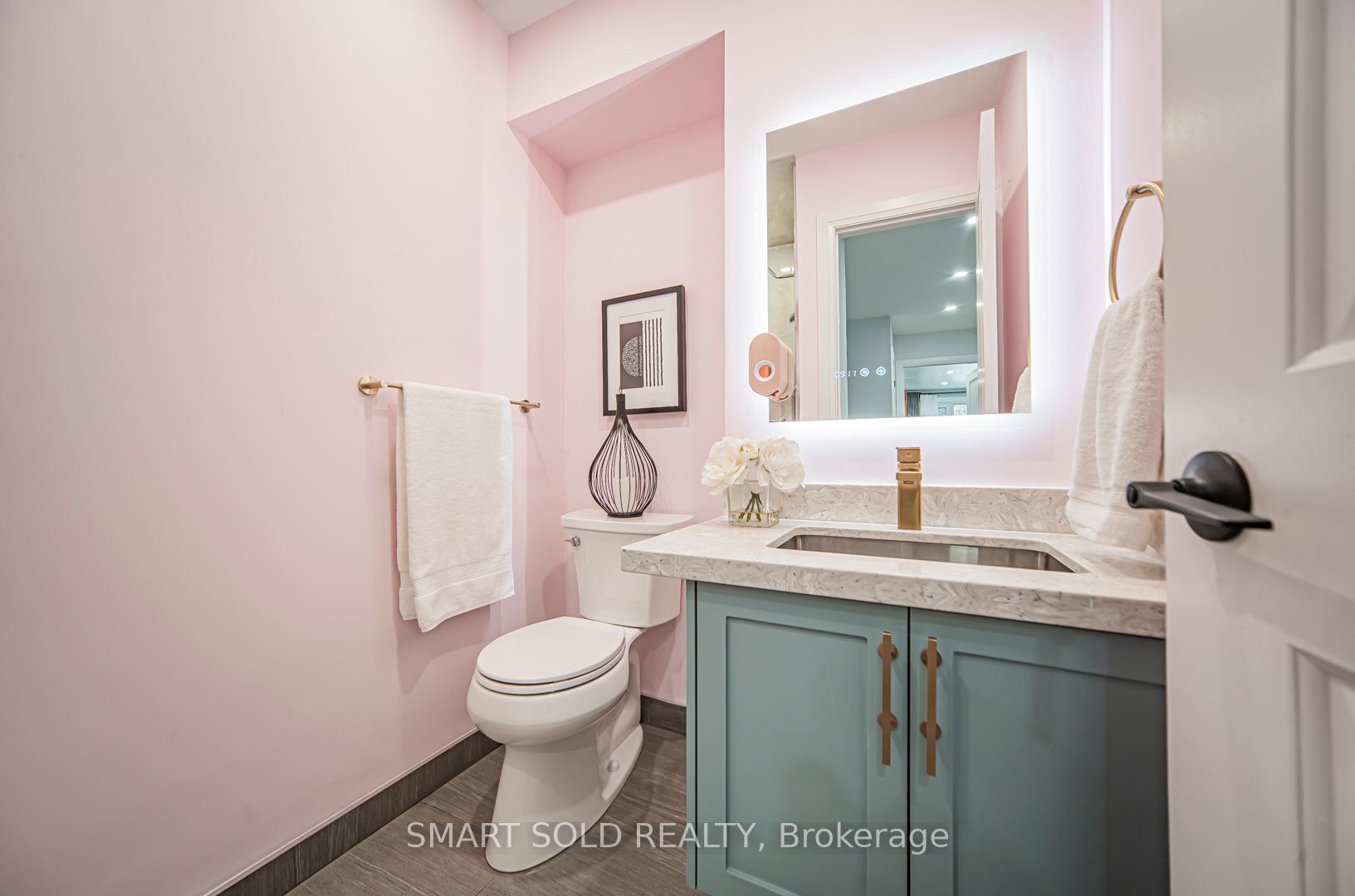 9 Oakcrest Avenue Property Photo 25