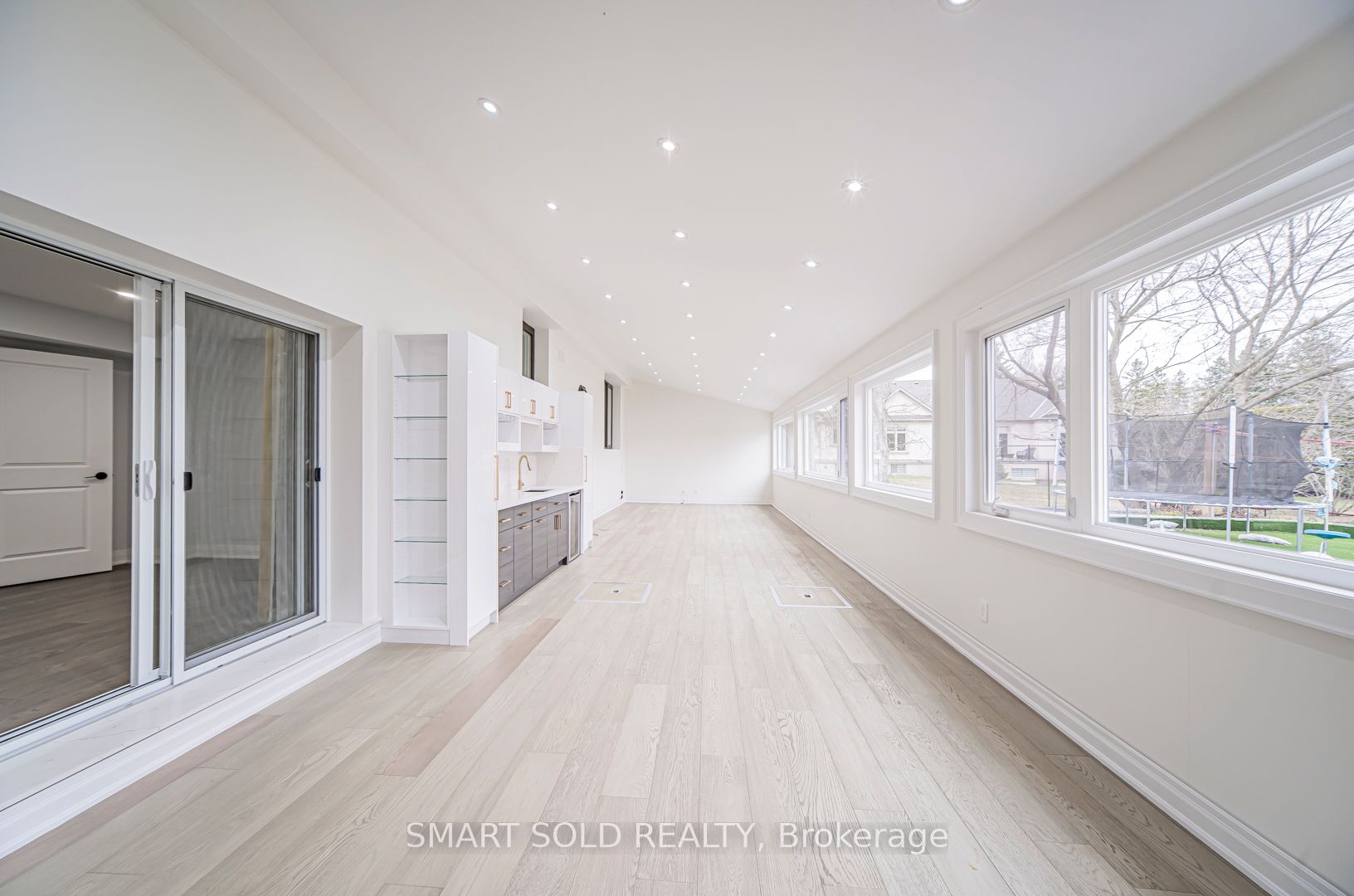 9 Oakcrest Avenue Property Photo 32