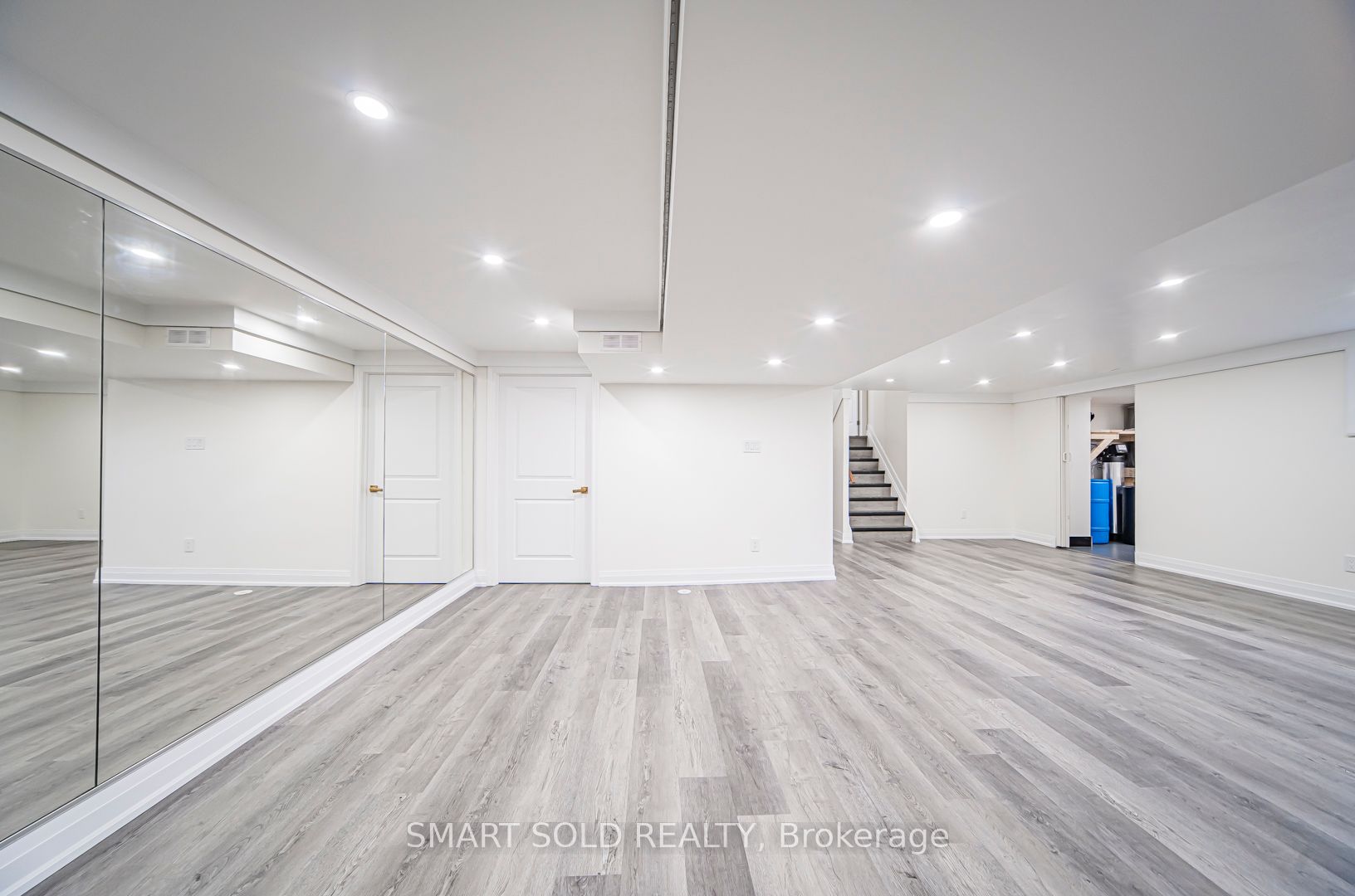 9 Oakcrest Avenue Property Photo 35