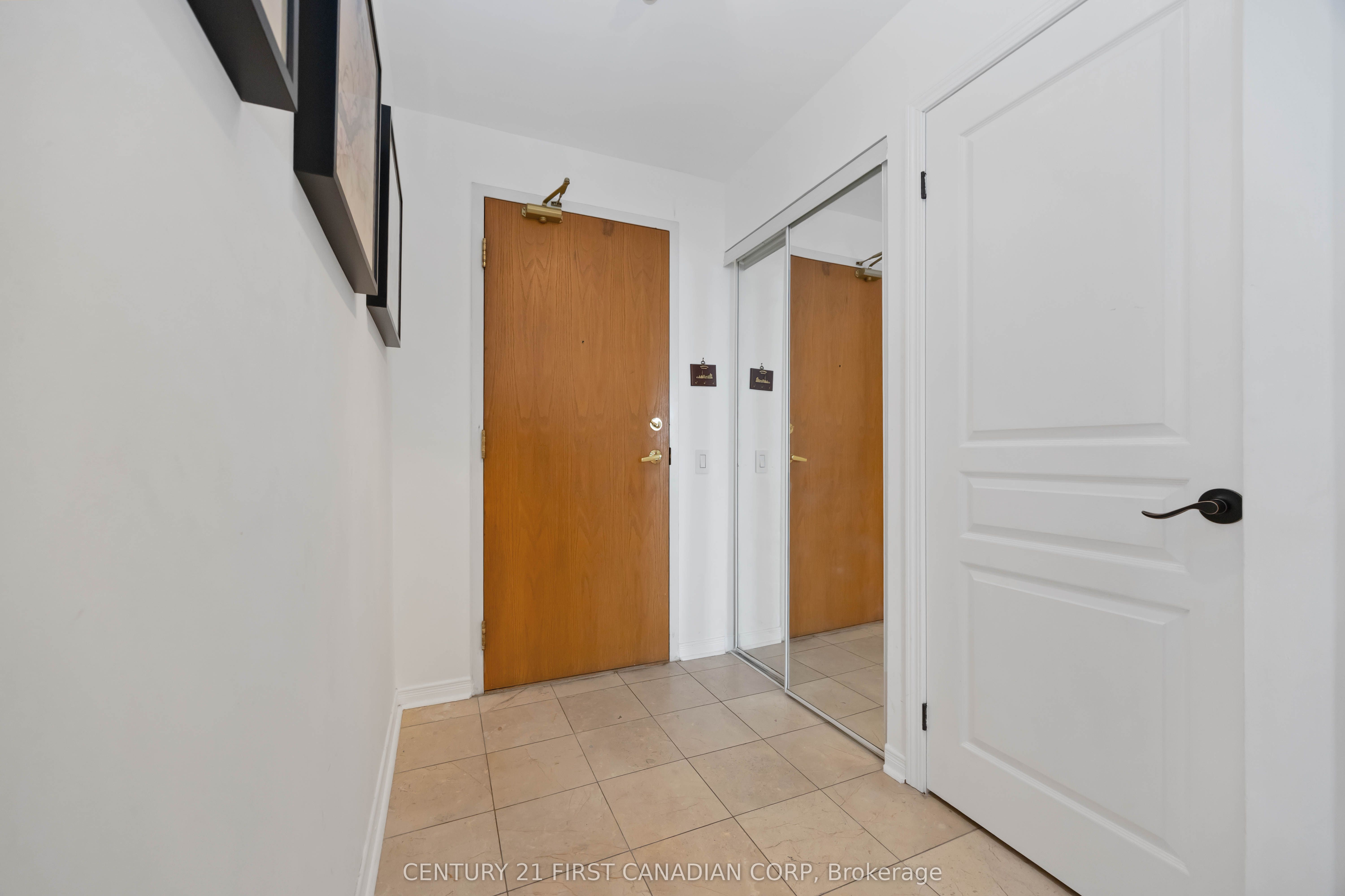 #1112 - 9 Northern Hts Drive Property Photo 5