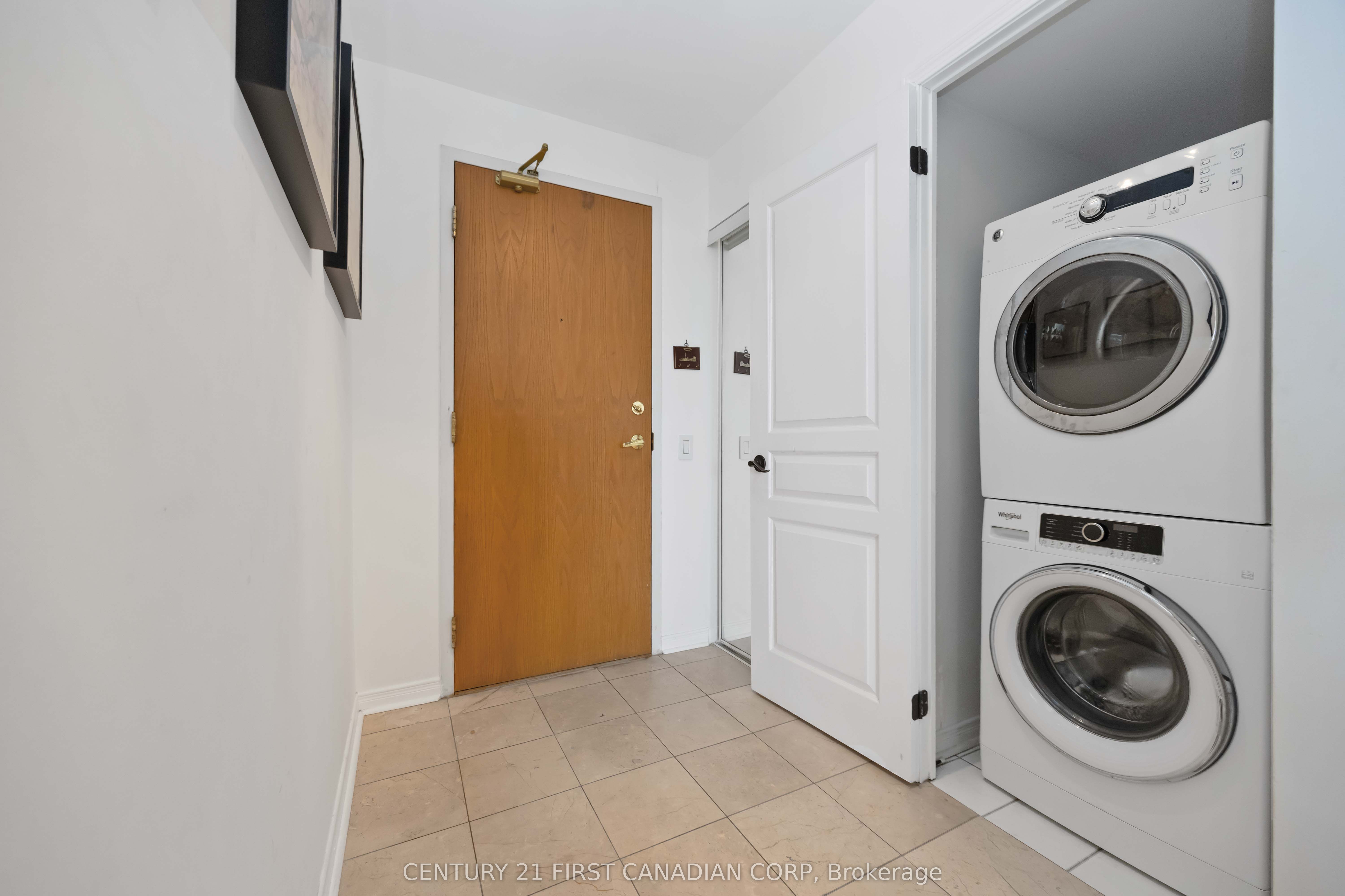 #1112 - 9 Northern Hts Drive Property Photo 6