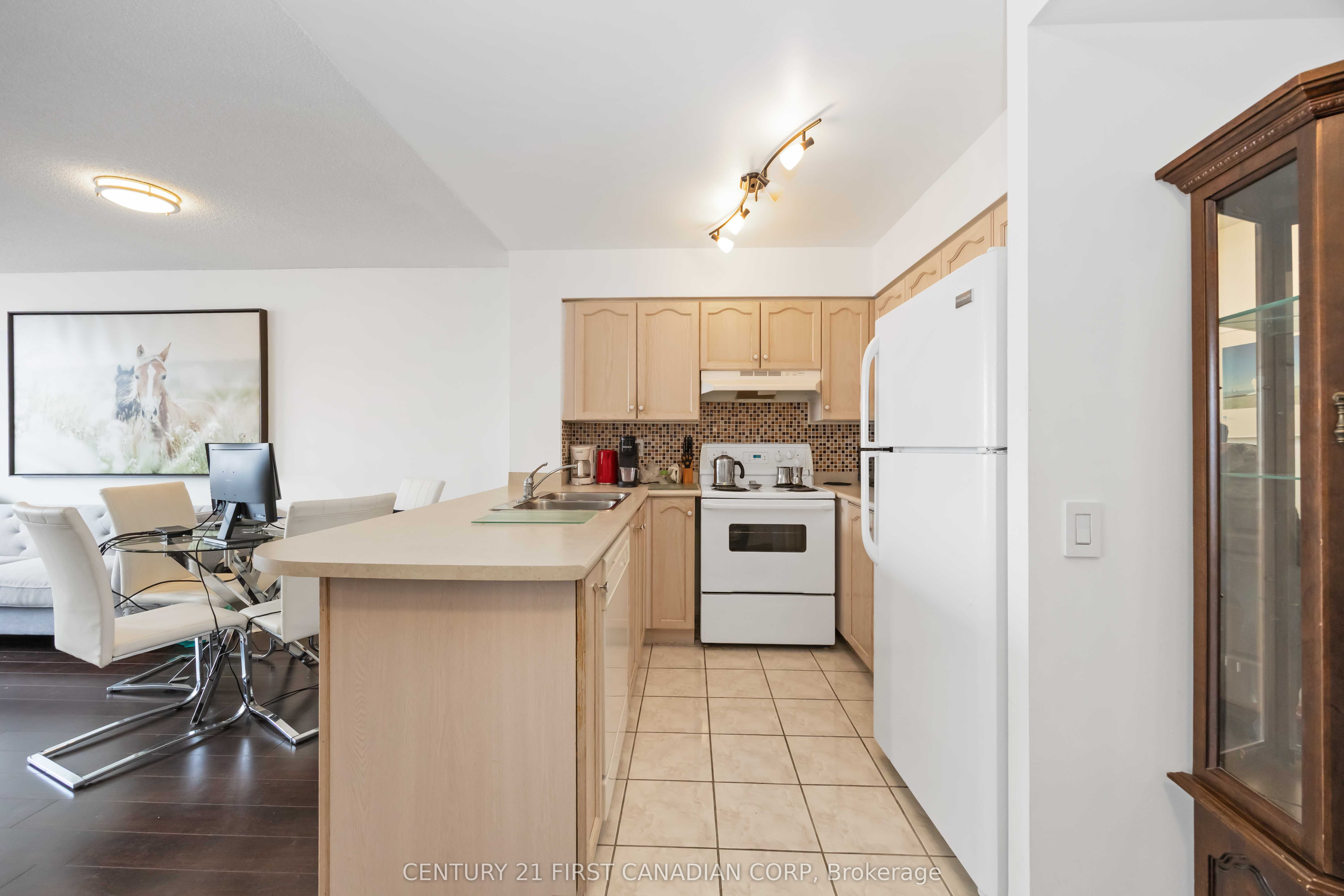 #1112 - 9 Northern Hts Drive Property Photo 9