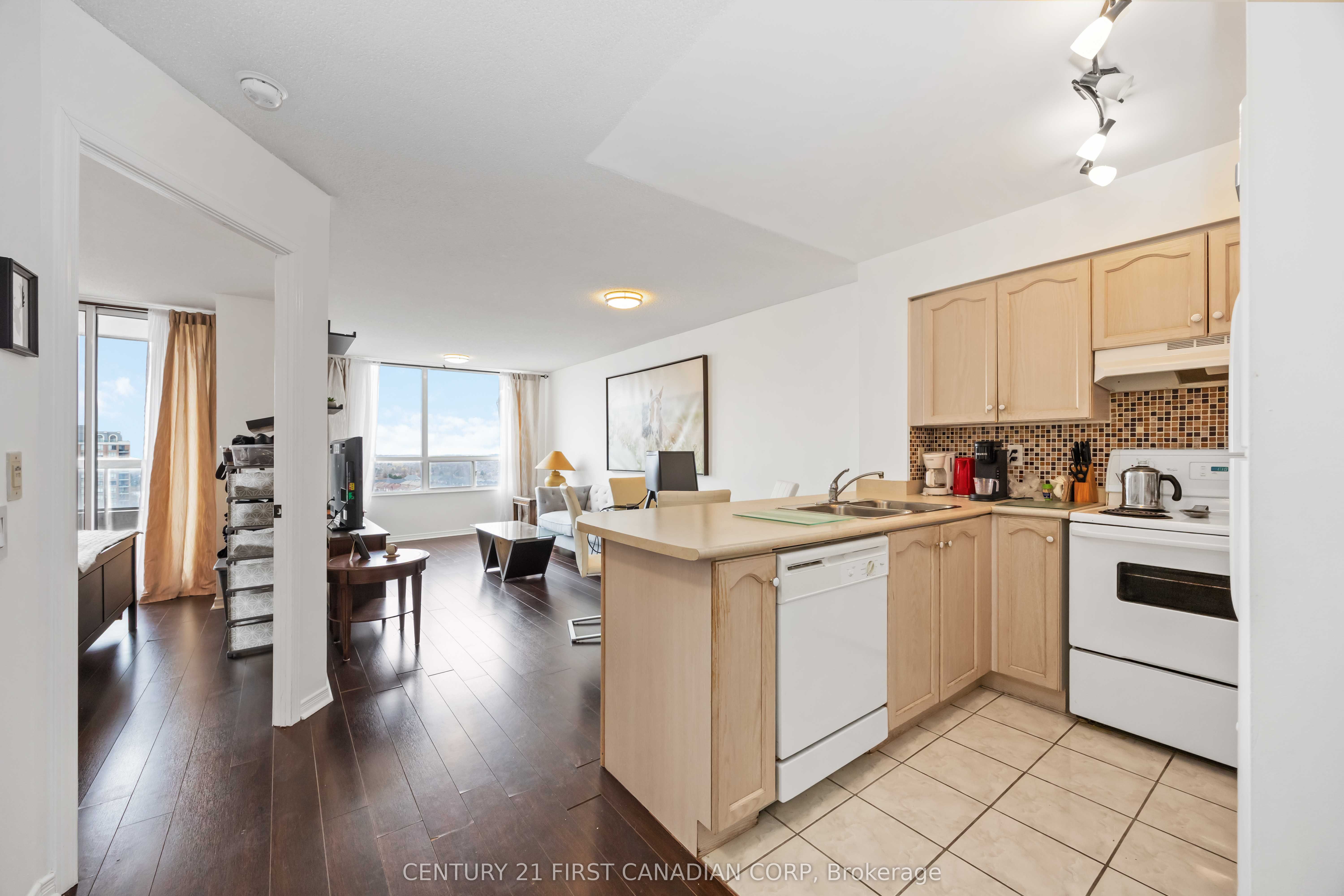 #1112 - 9 Northern Hts Drive Property Photo 10