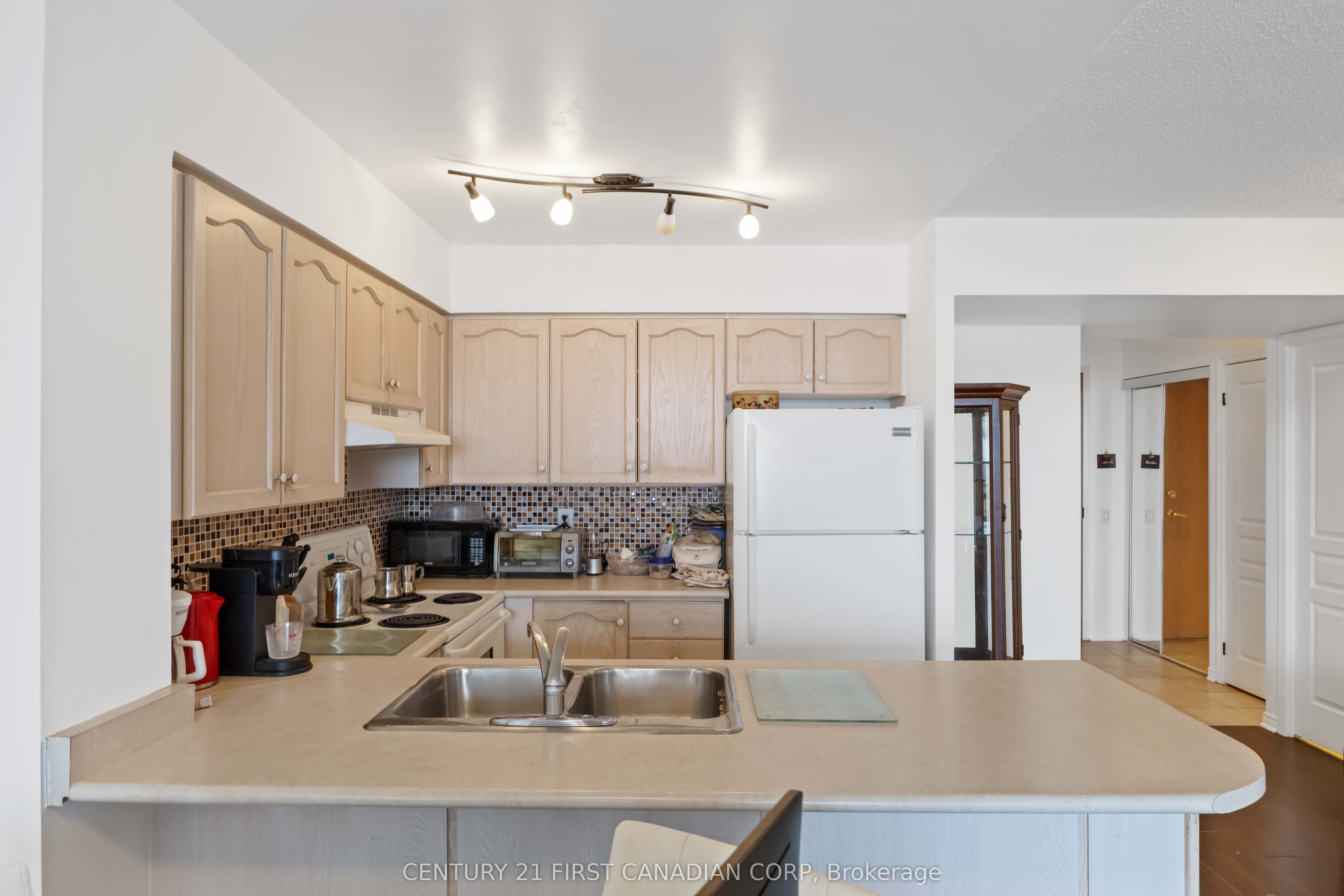 #1112 - 9 Northern Hts Drive Property Photo 11