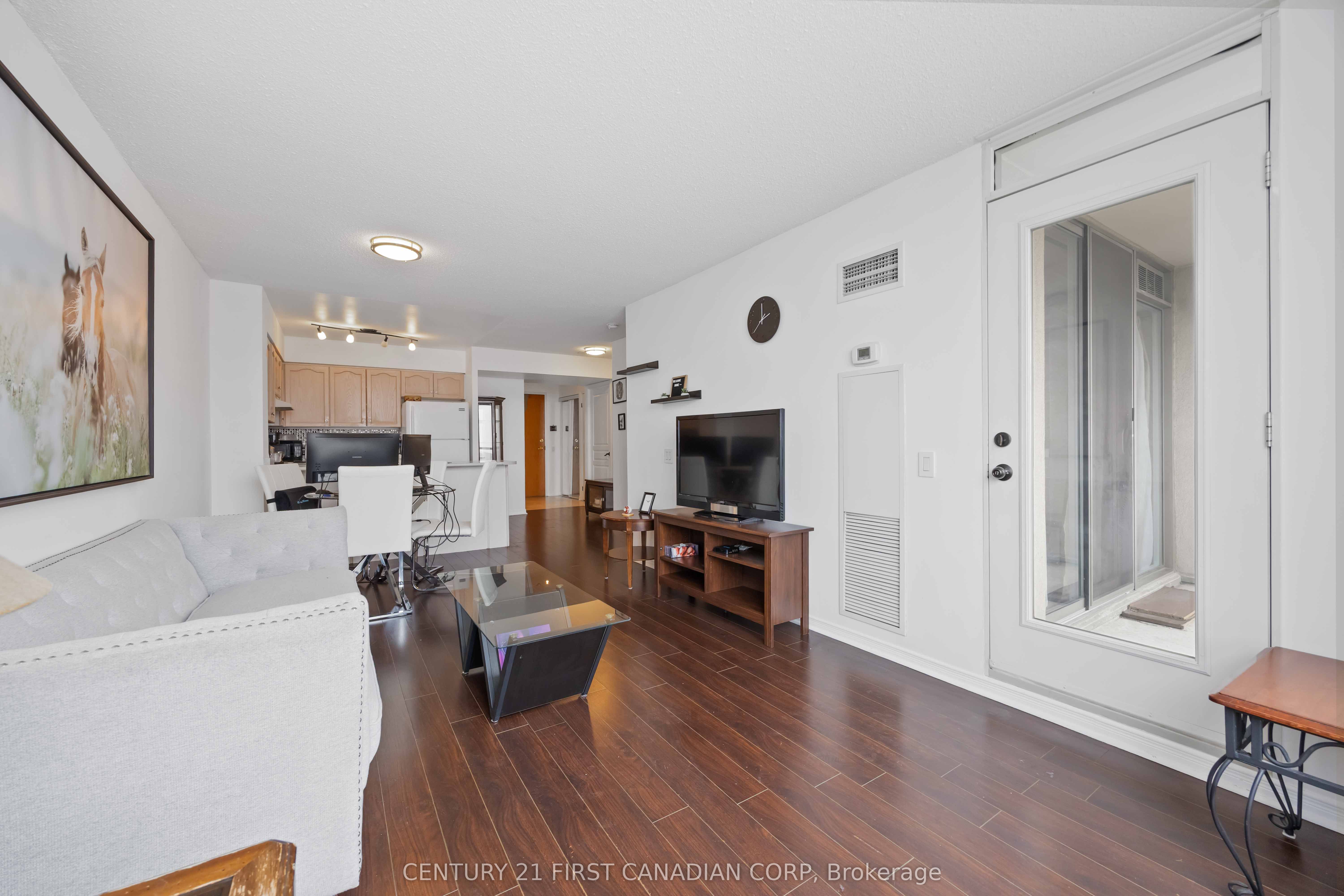#1112 - 9 Northern Hts Drive Property Photo 15