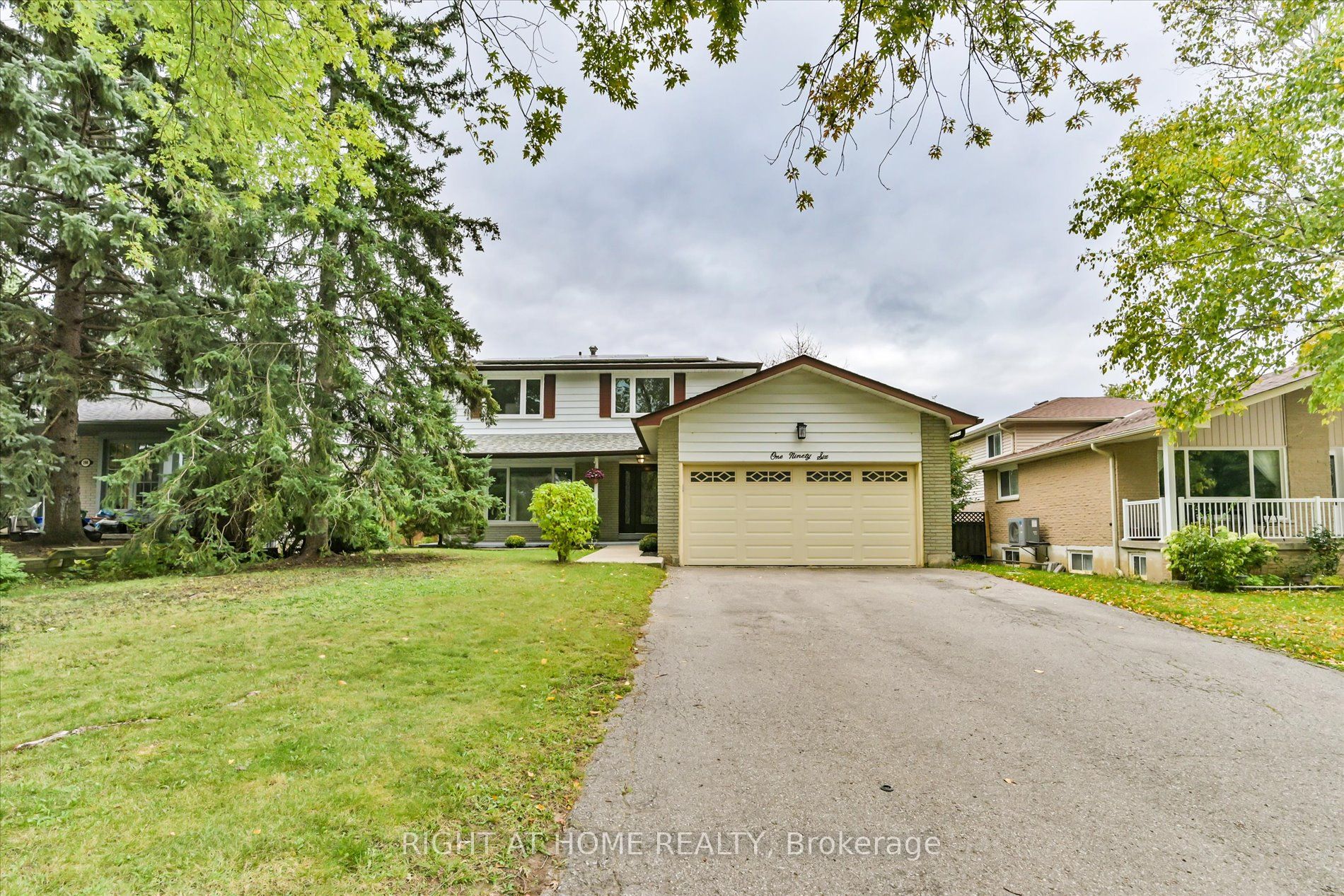 196 Romfield Circuit Property Photo 1