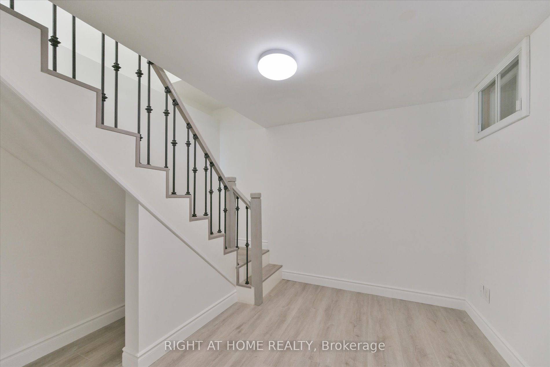 196 Romfield Circuit Property Photo 20