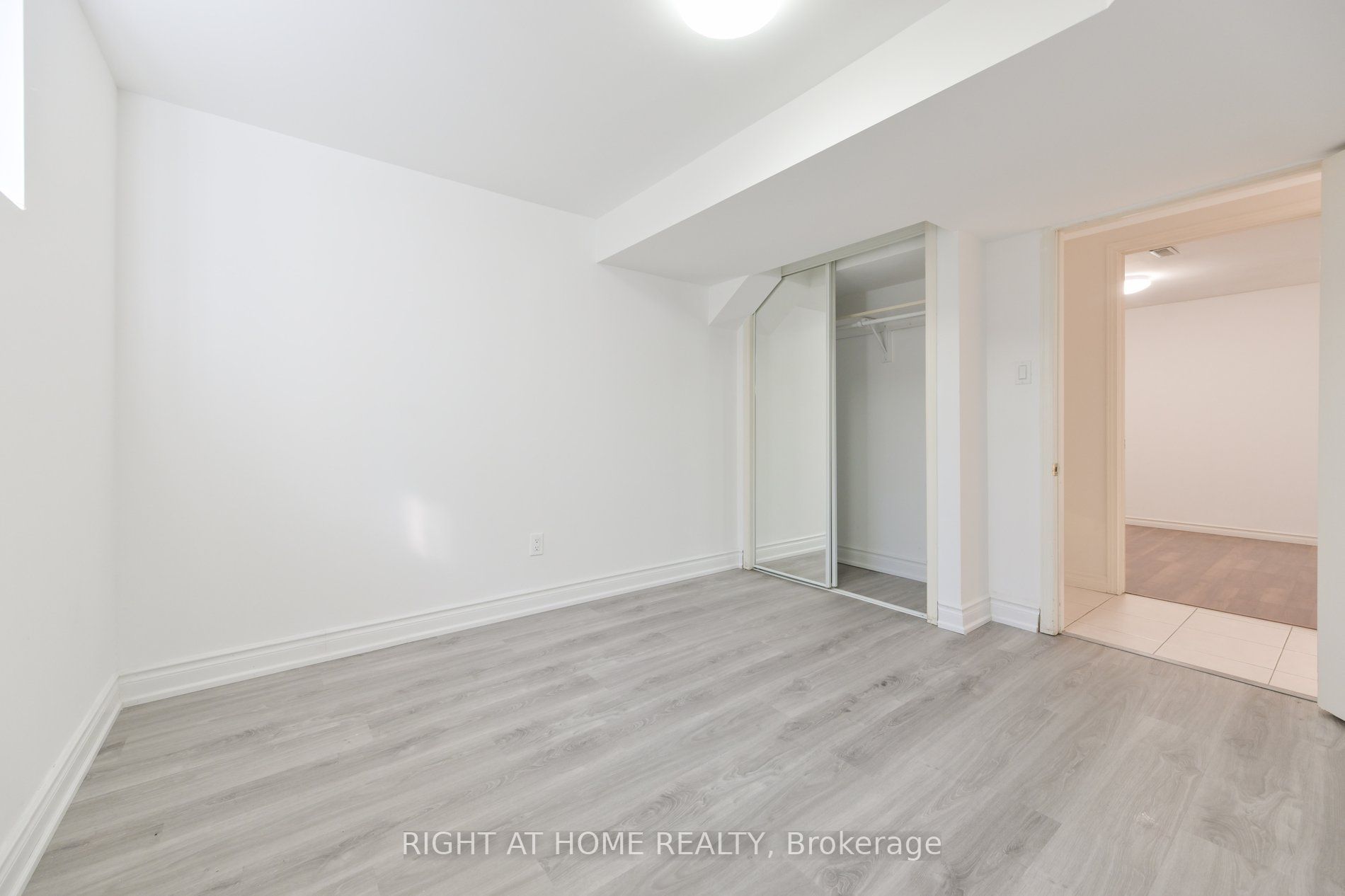 196 Romfield Circuit Property Photo 23