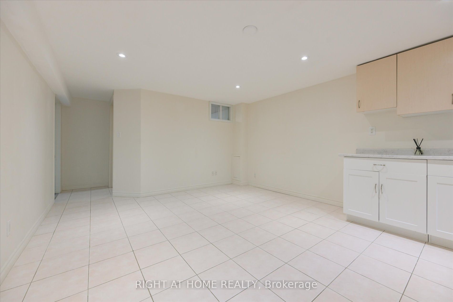 196 Romfield Circuit Property Photo 24