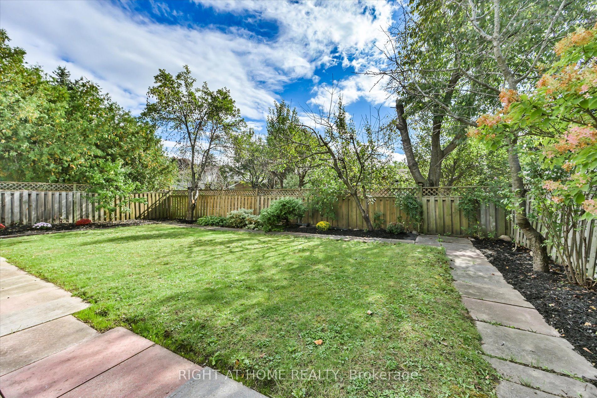 196 Romfield Circuit Property Photo 25