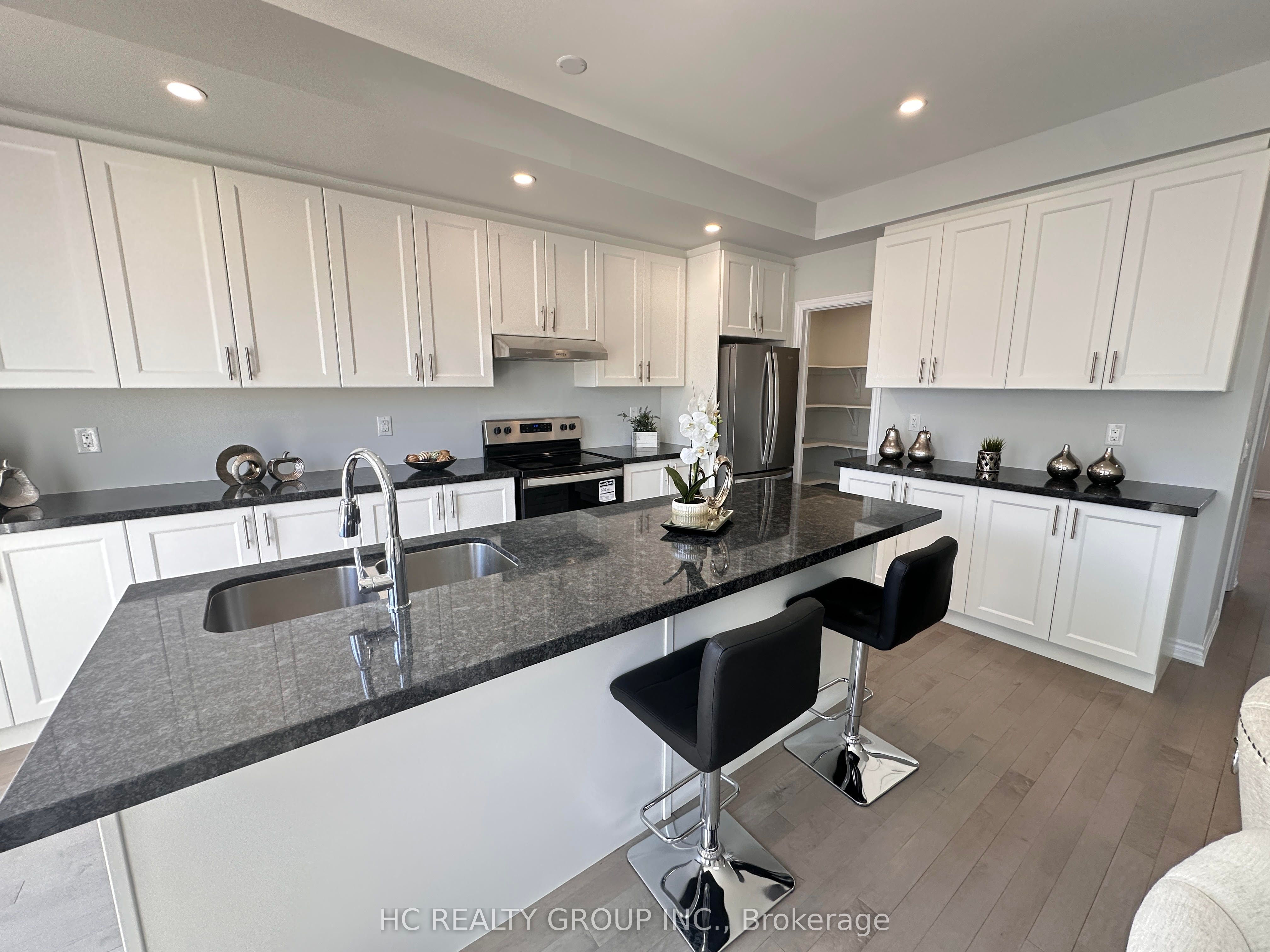 13 Guardhouse Crescent Property Photo 8