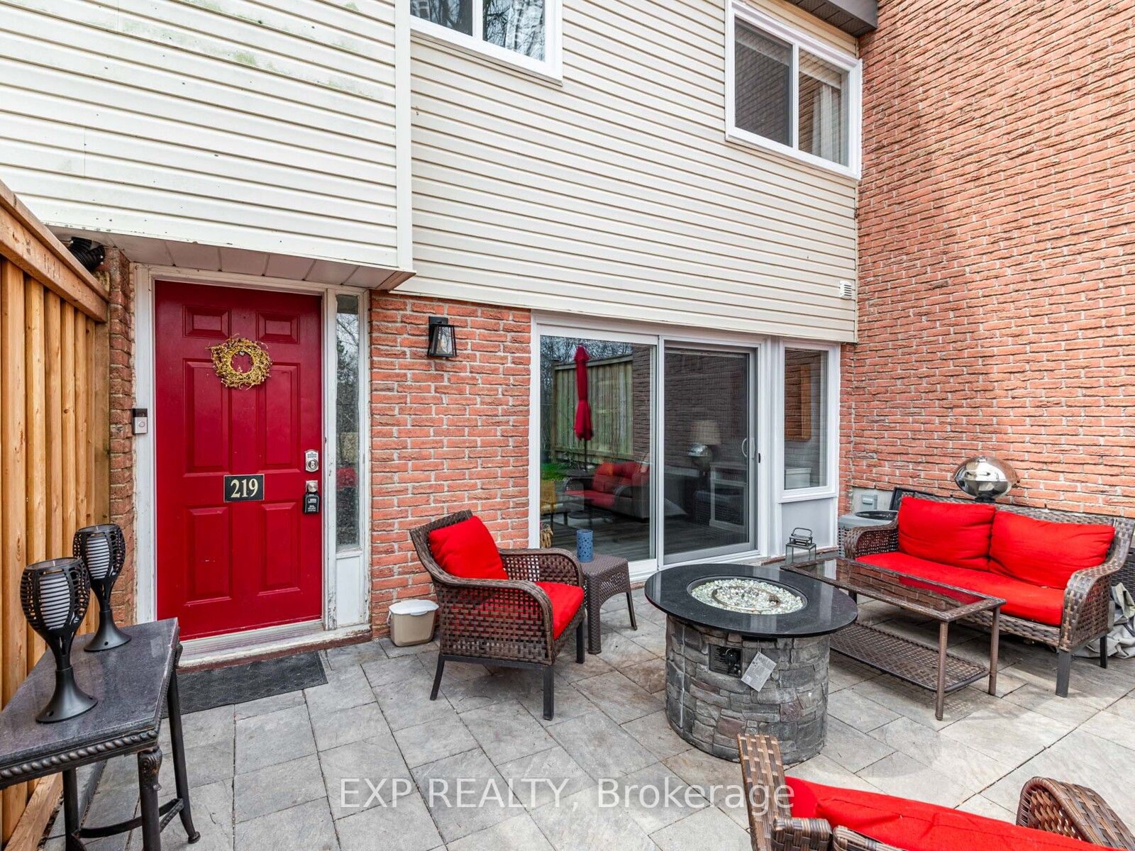 219 Milestone Cres Property Photo