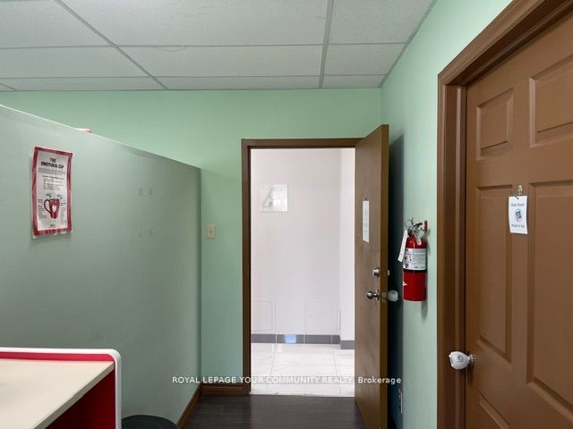 107 Holland St E Property Photo 3