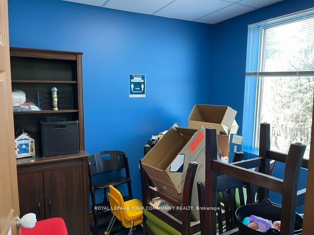 107 Holland St E Property Photo 6