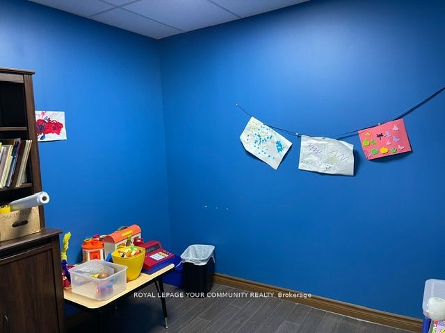 107 Holland St E Property Photo 8