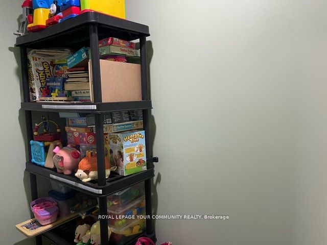 107 Holland St E Property Photo 11
