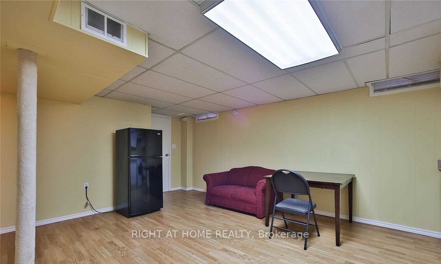 29 Holsworthy Crescent Basement Property Photo 3