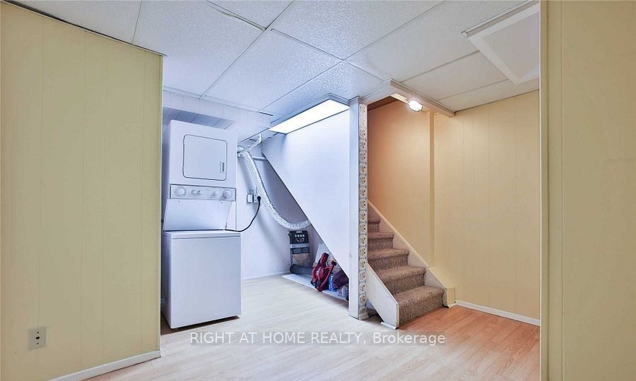 29 Holsworthy Crescent Basement Property Photo 4