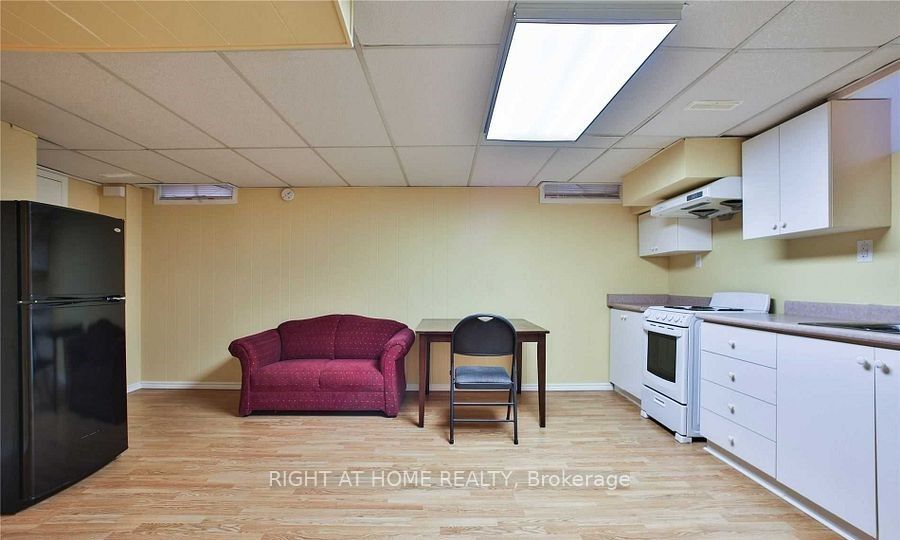 29 Holsworthy Crescent Basement Property Photo 5