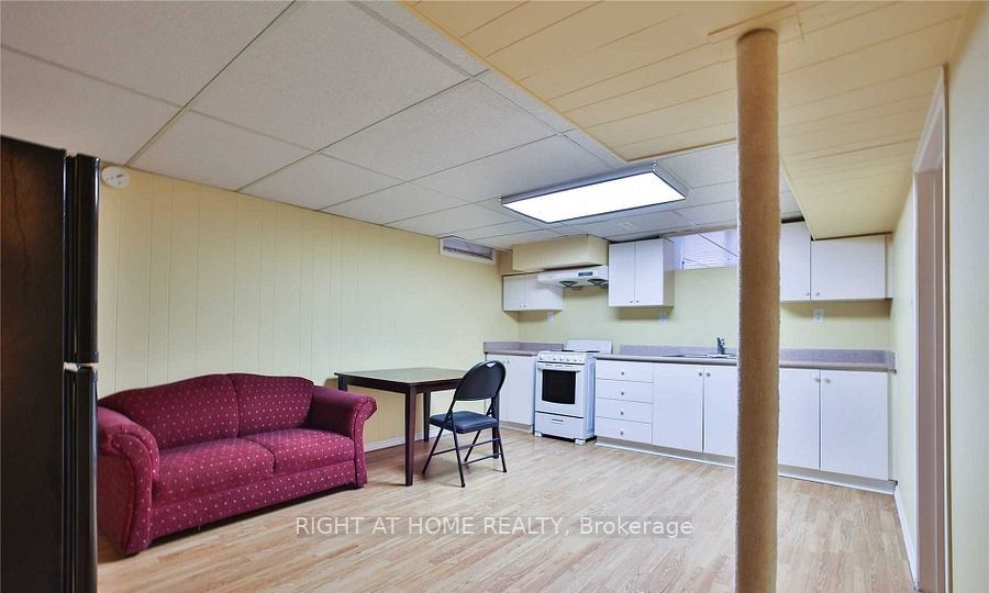 29 Holsworthy Crescent Basement Property Photo 7