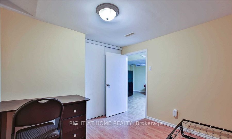 29 Holsworthy Crescent Basement Property Photo 8