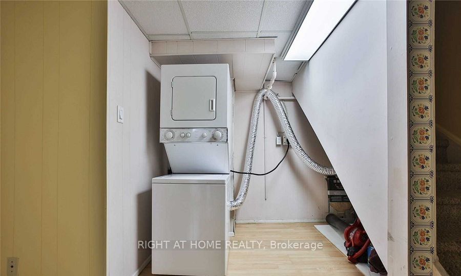29 Holsworthy Crescent Basement Property Photo 9