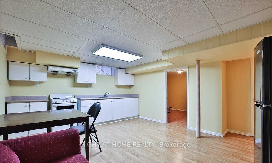 29 Holsworthy Crescent Basement Property Photo 10