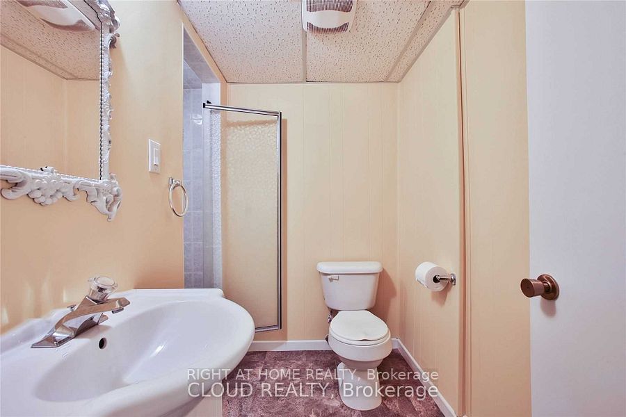 29 Holsworthy Crescent Basement Property Photo 13