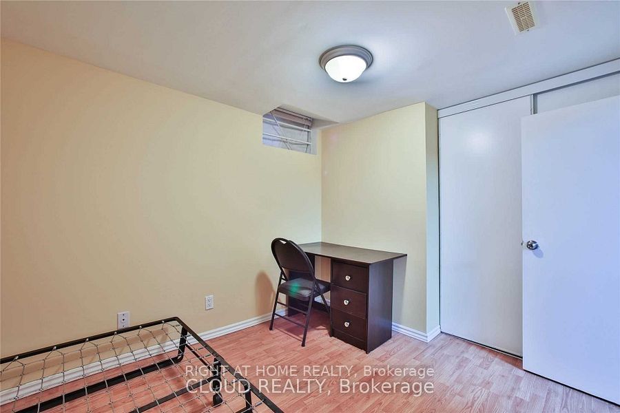 29 Holsworthy Crescent Basement Property Photo 14