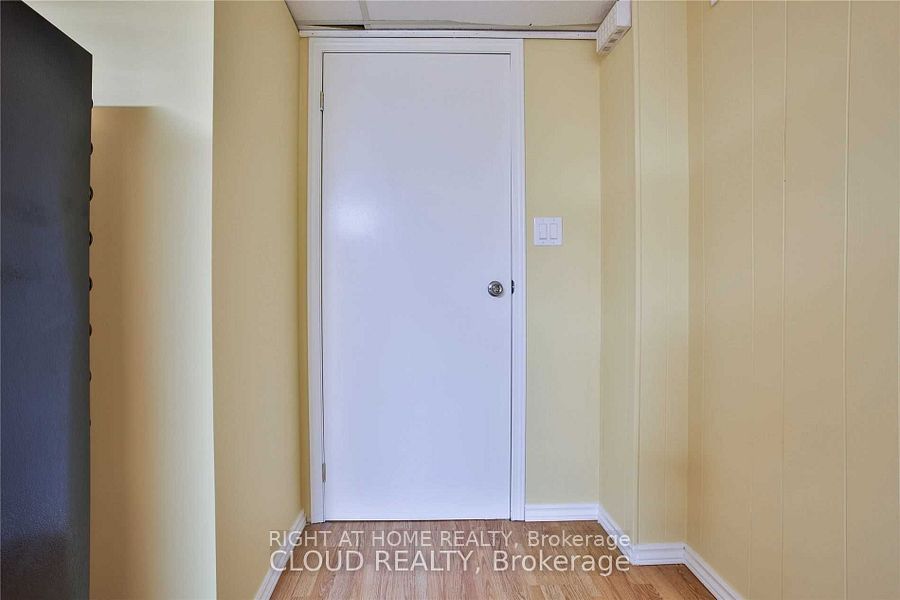 29 Holsworthy Crescent Basement Property Photo 16