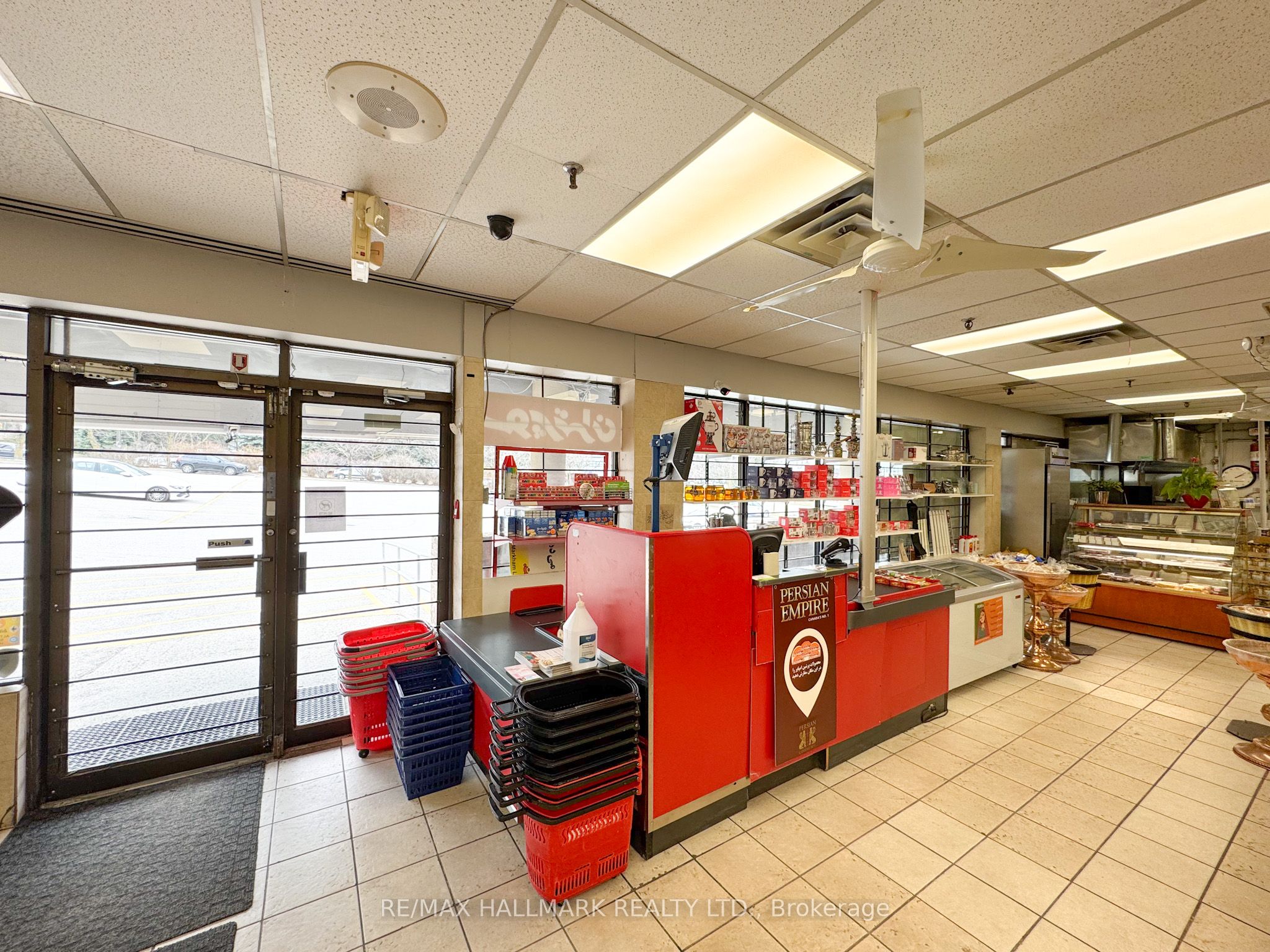 7327 Yonge Street Property Photo 3