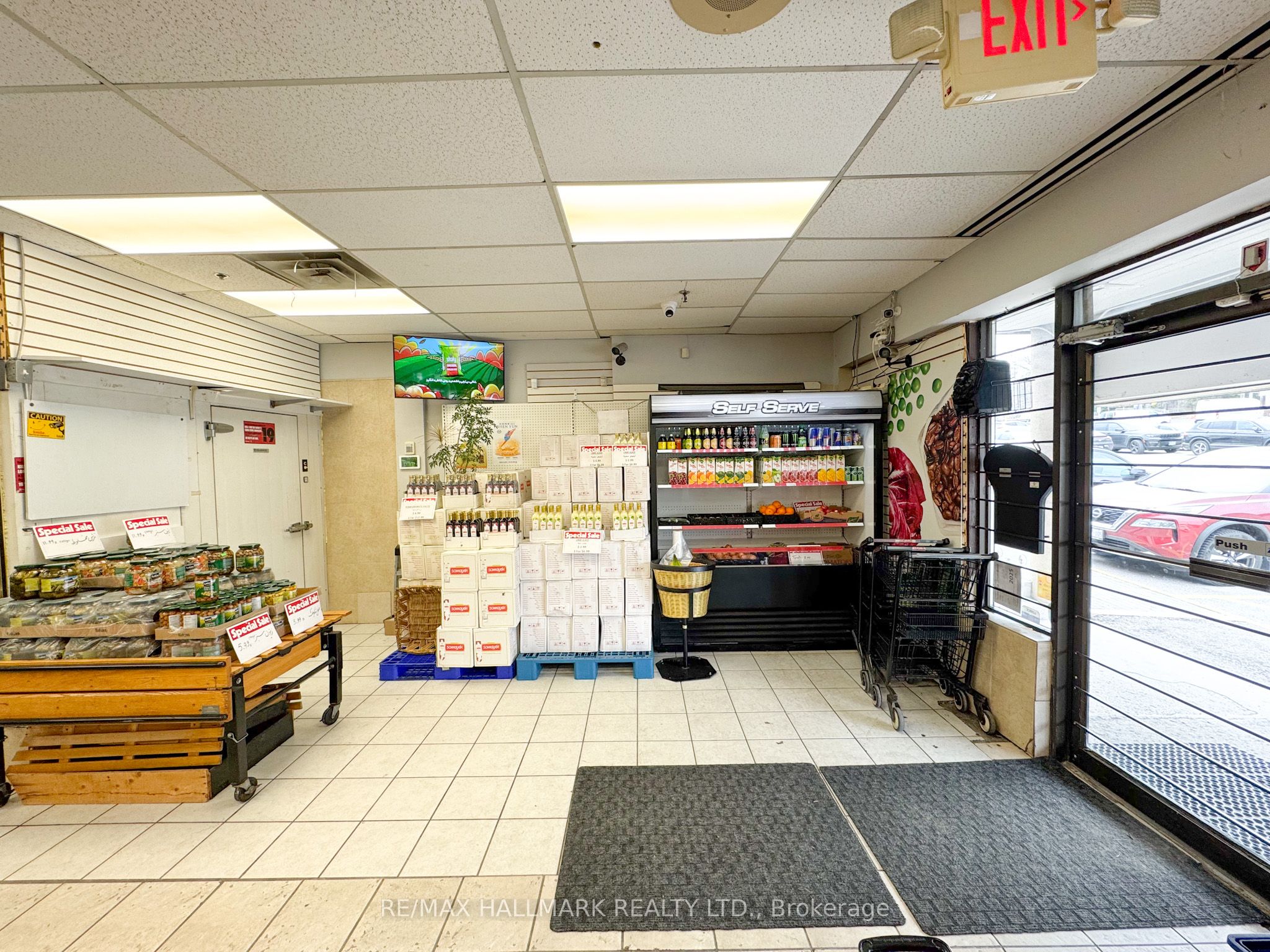 7327 Yonge Street Property Photo 4