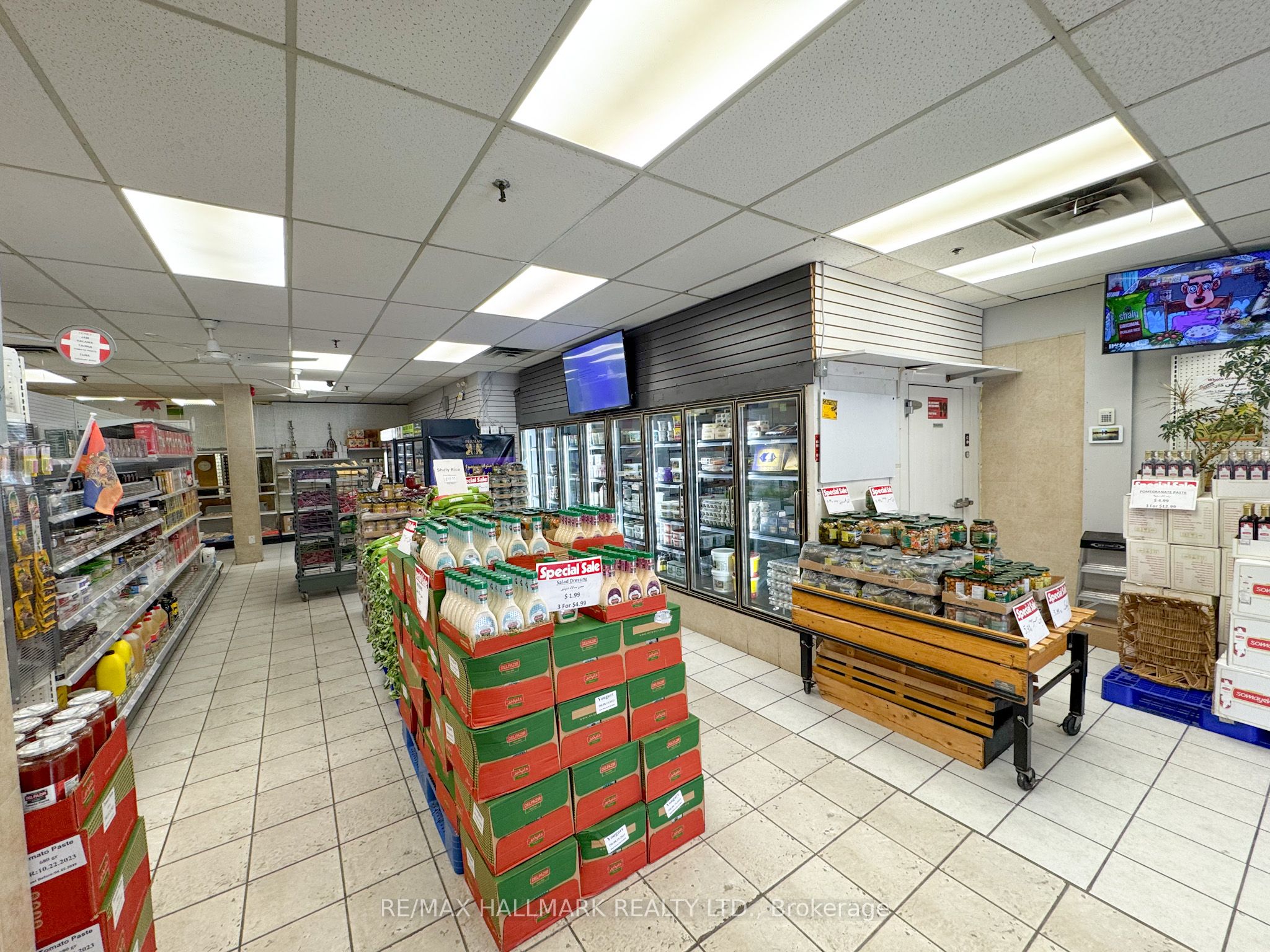 7327 Yonge Street Property Photo 6