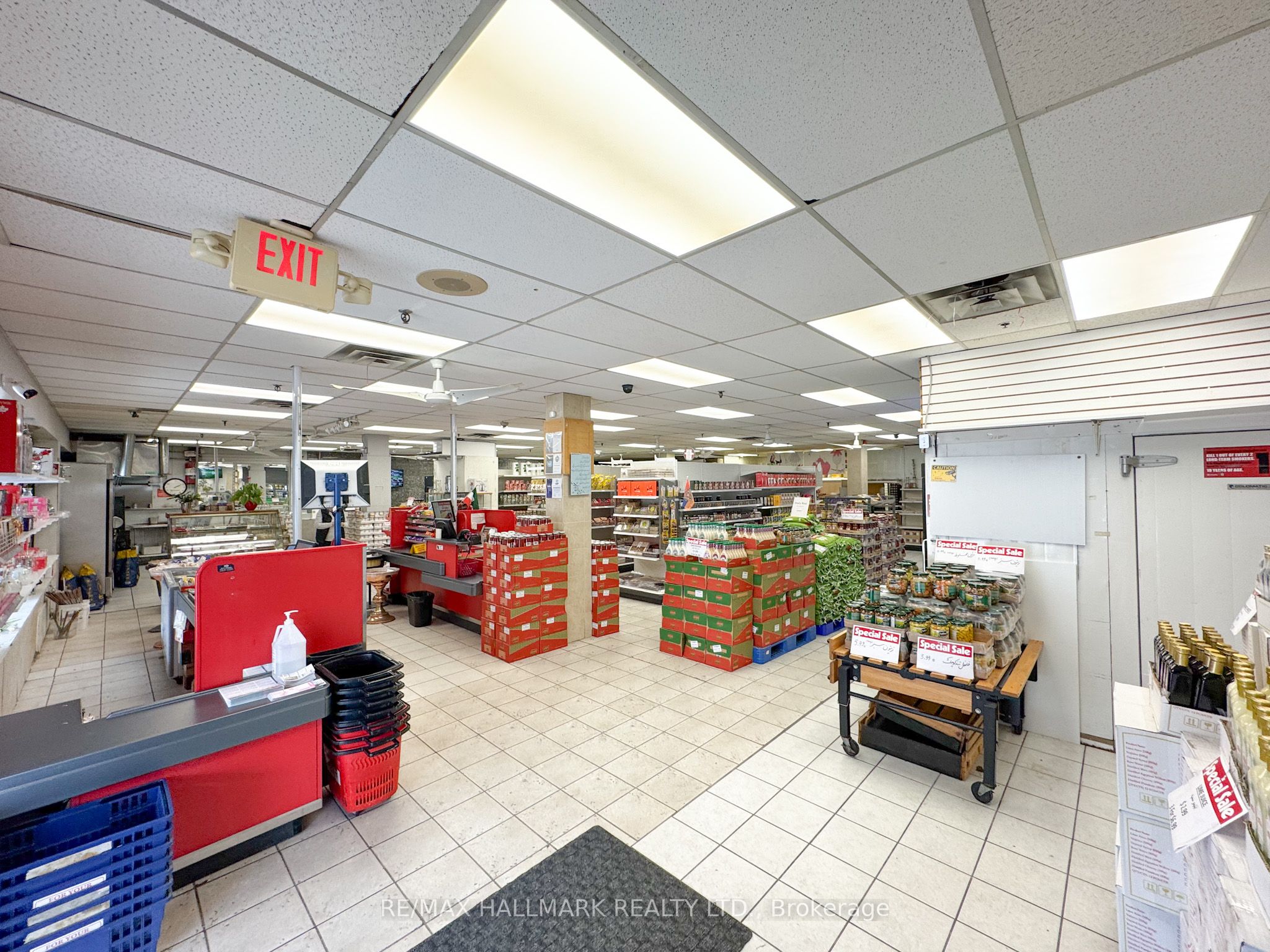 7327 Yonge Street Property Photo 7