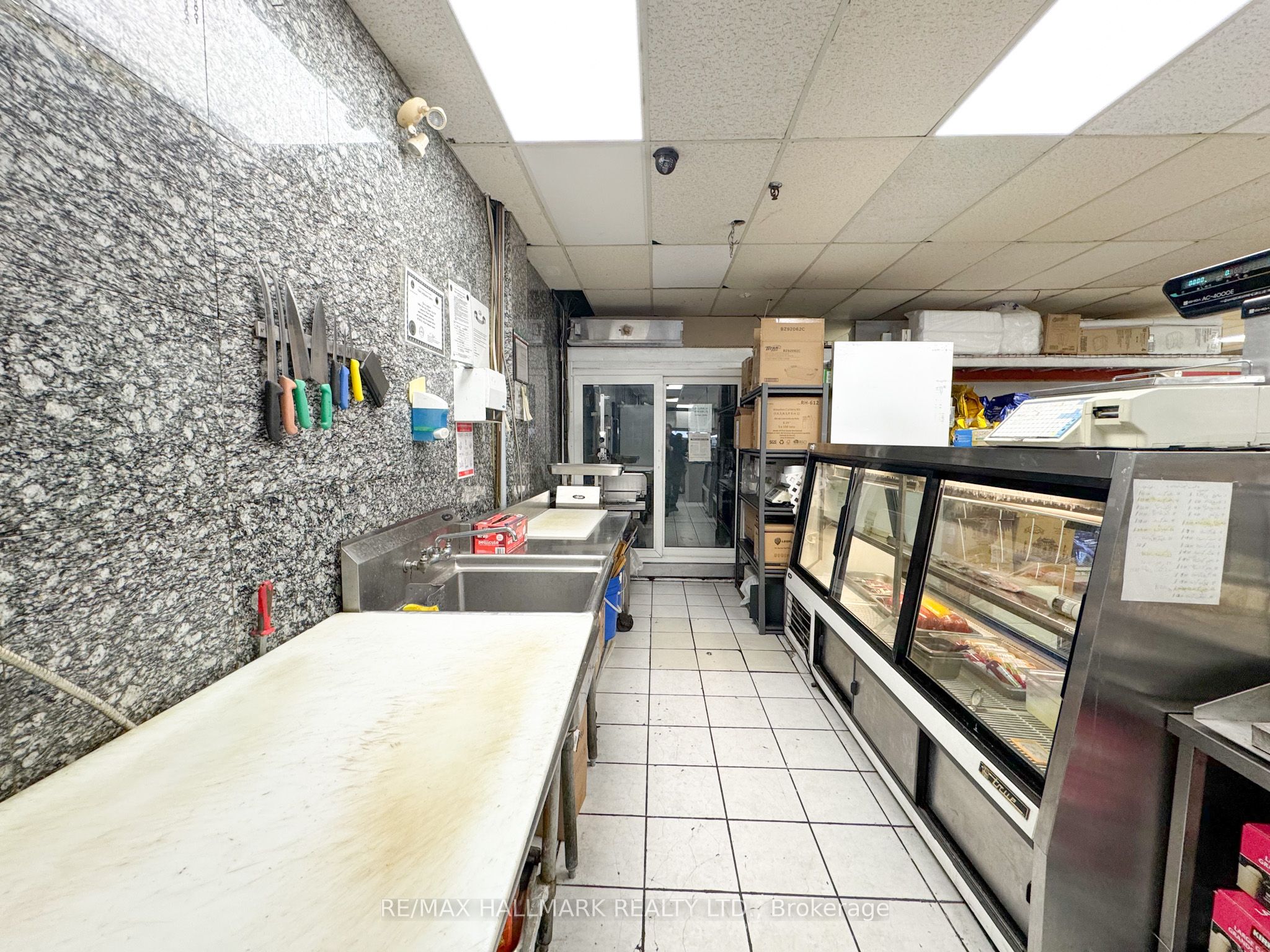 7327 Yonge Street Property Photo 15