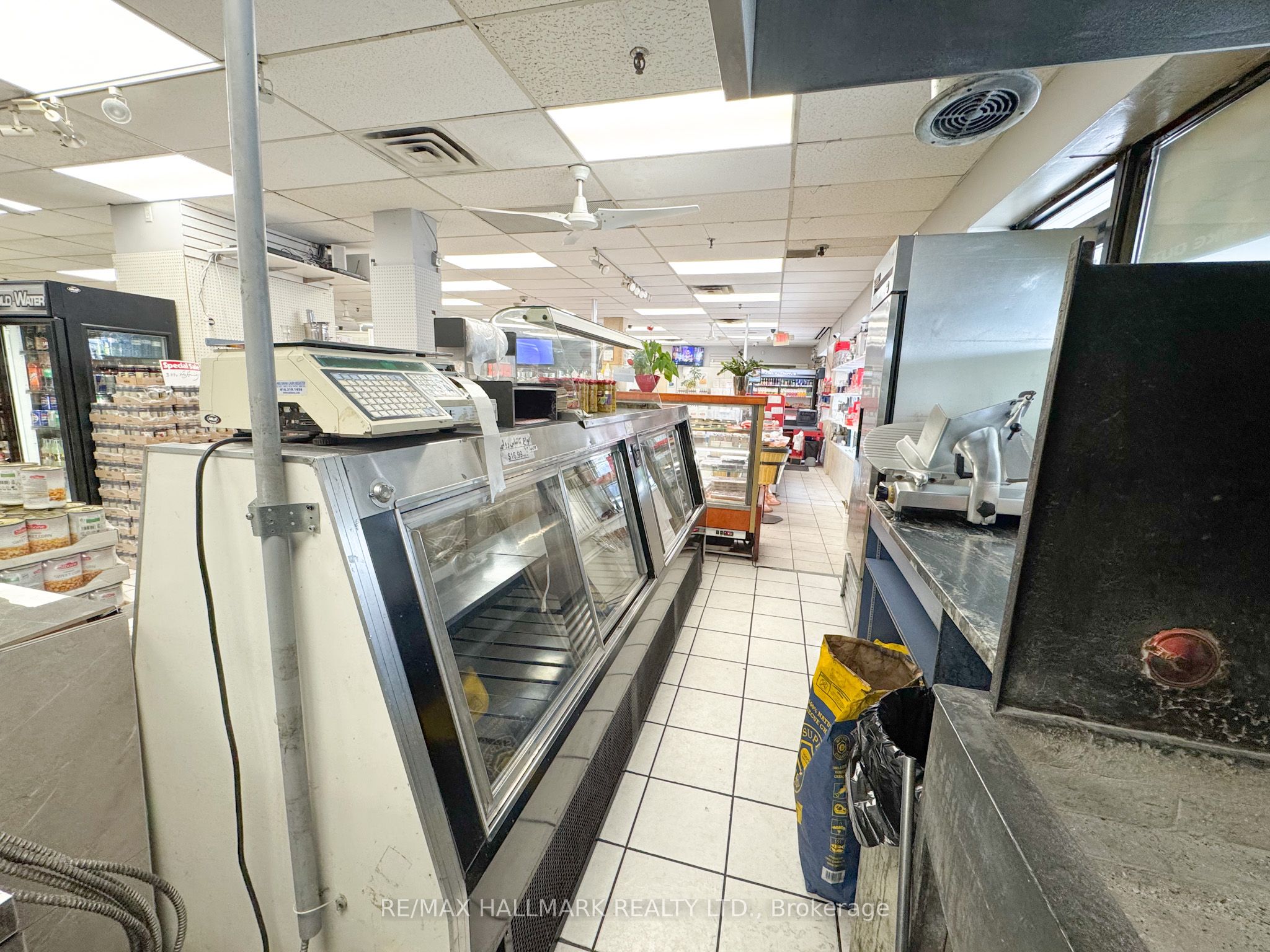 7327 Yonge Street Property Photo 18