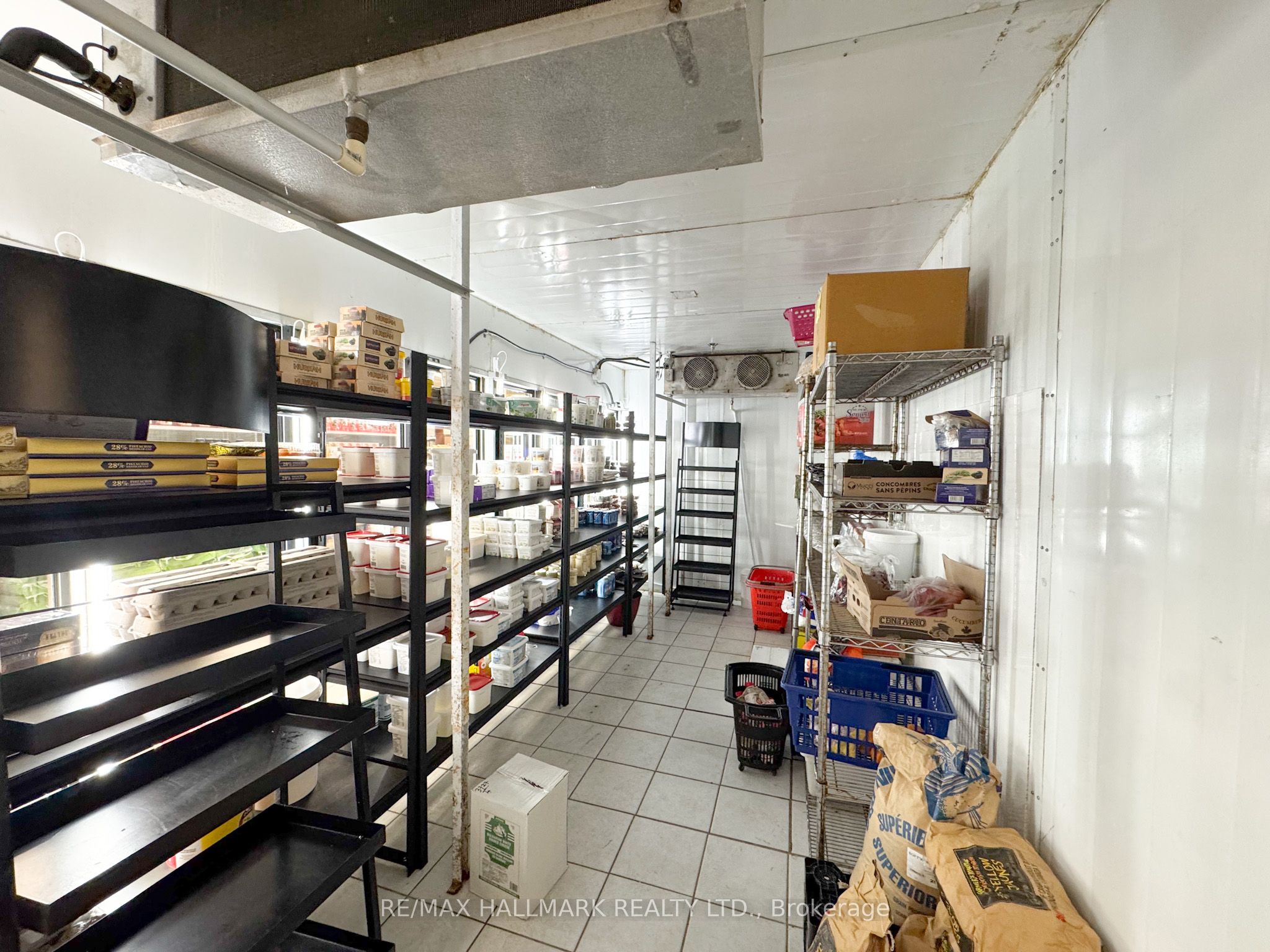 7327 Yonge Street Property Photo 35