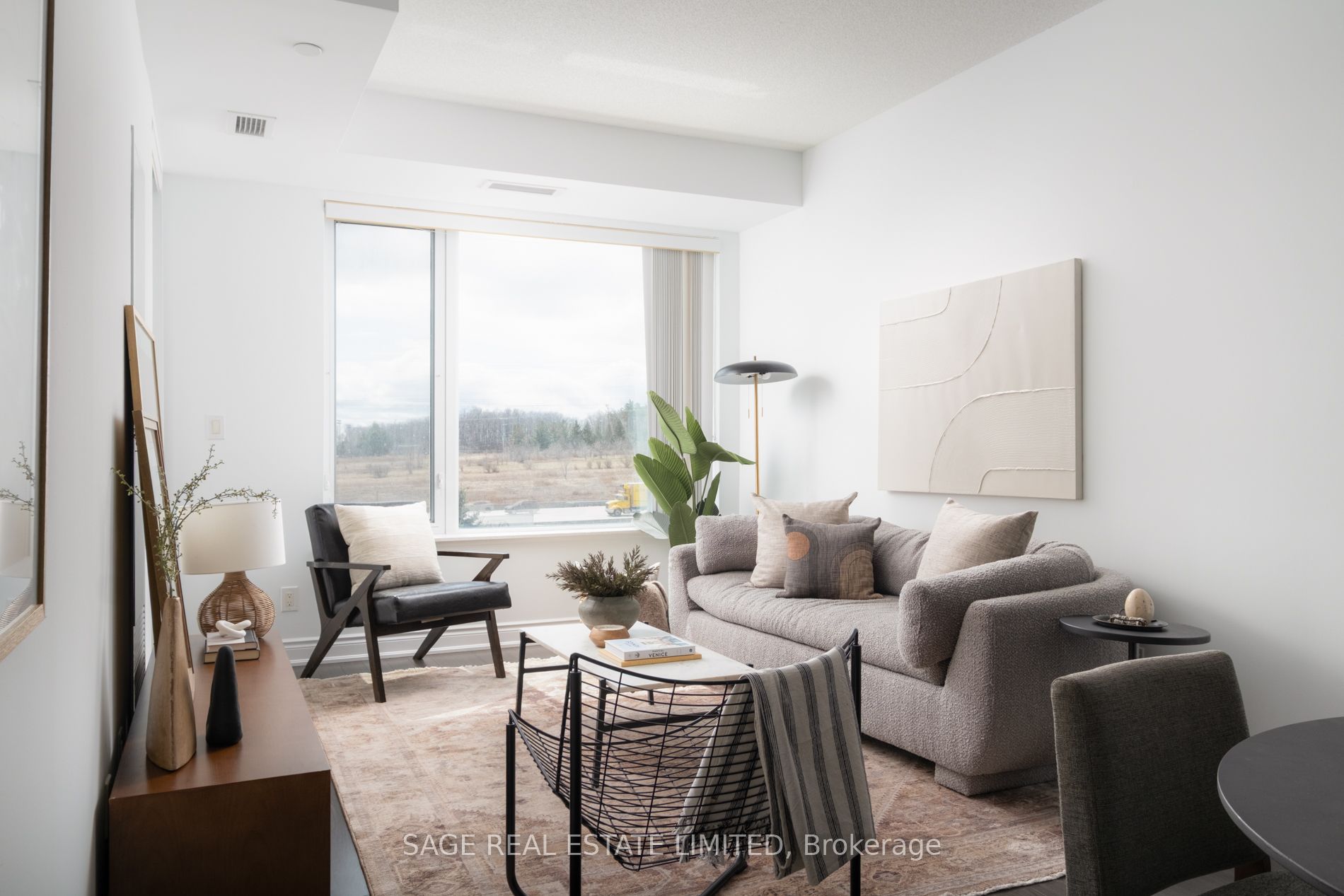 #312 - 325 South Park Road Property Photo 1