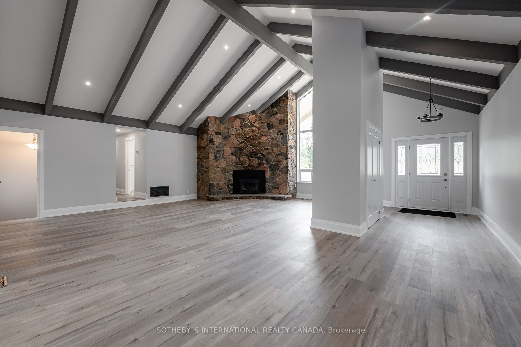 5512 3rd Line Property Photo 6