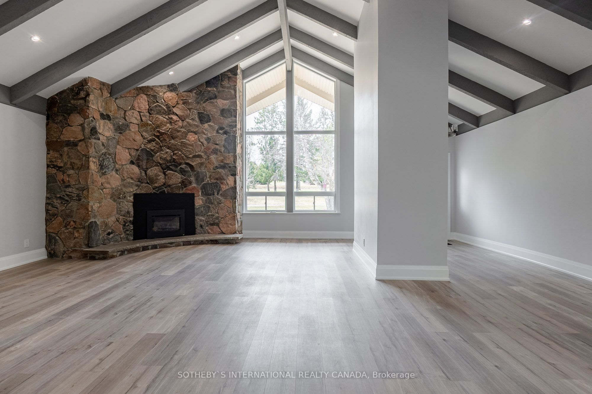 5512 3rd Line Property Photo 8