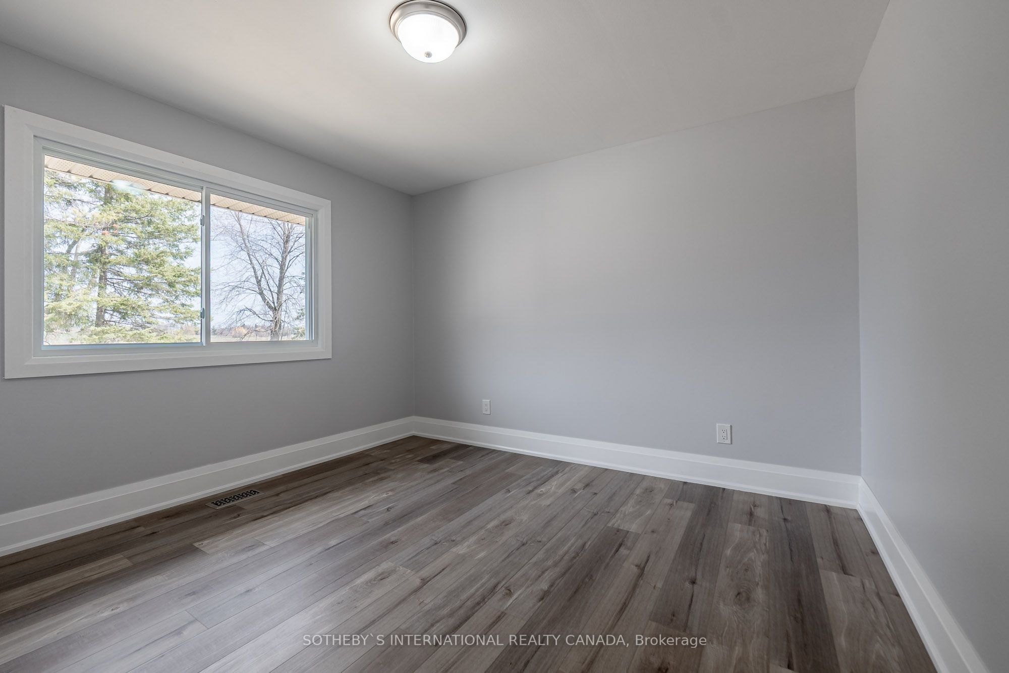 5512 3rd Line Property Photo 19