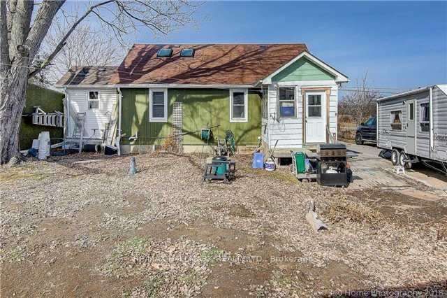 1527 Killarney Beach Road Property Photo 1