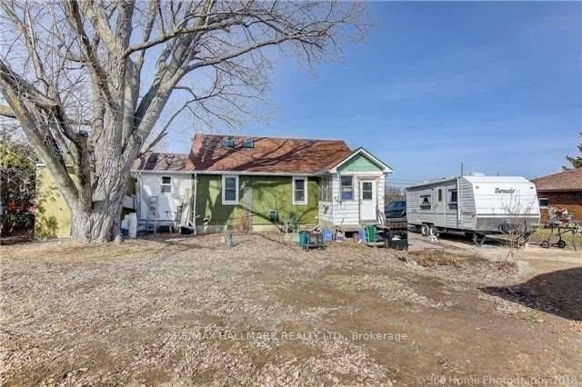 1527 Killarney Beach Road Property Photo 2