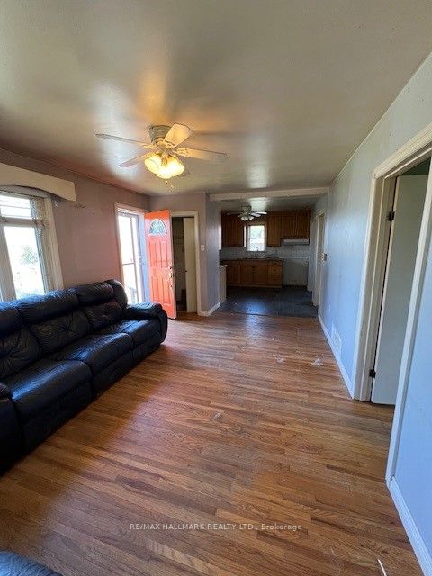 1527 Killarney Beach Road Property Photo 6