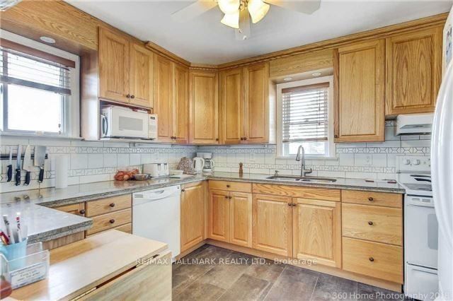 1527 Killarney Beach Road Property Photo 10