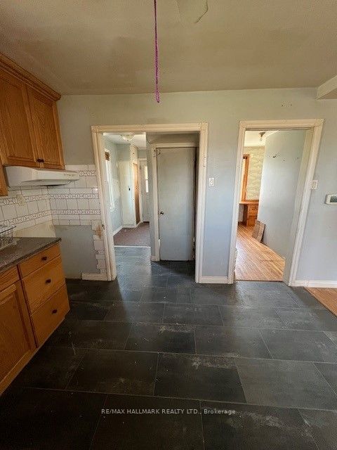 1527 Killarney Beach Road Property Photo 12