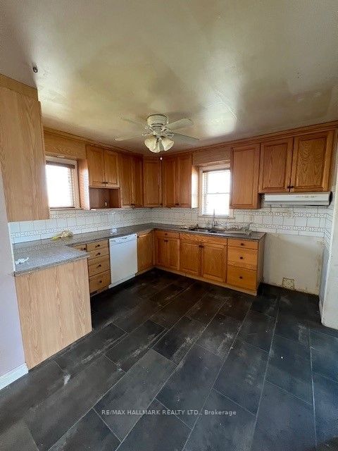 1527 Killarney Beach Road Property Photo 16