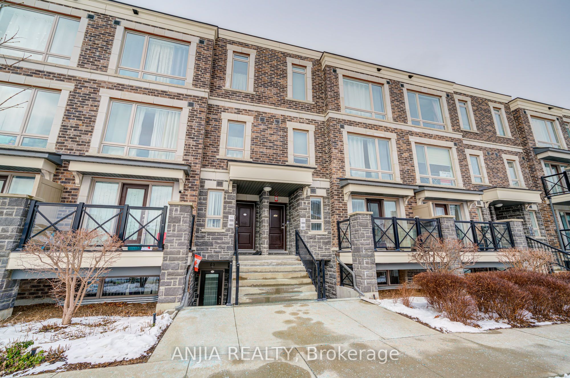 #1007 - 55 Lindcrest Manor Property Photo 1