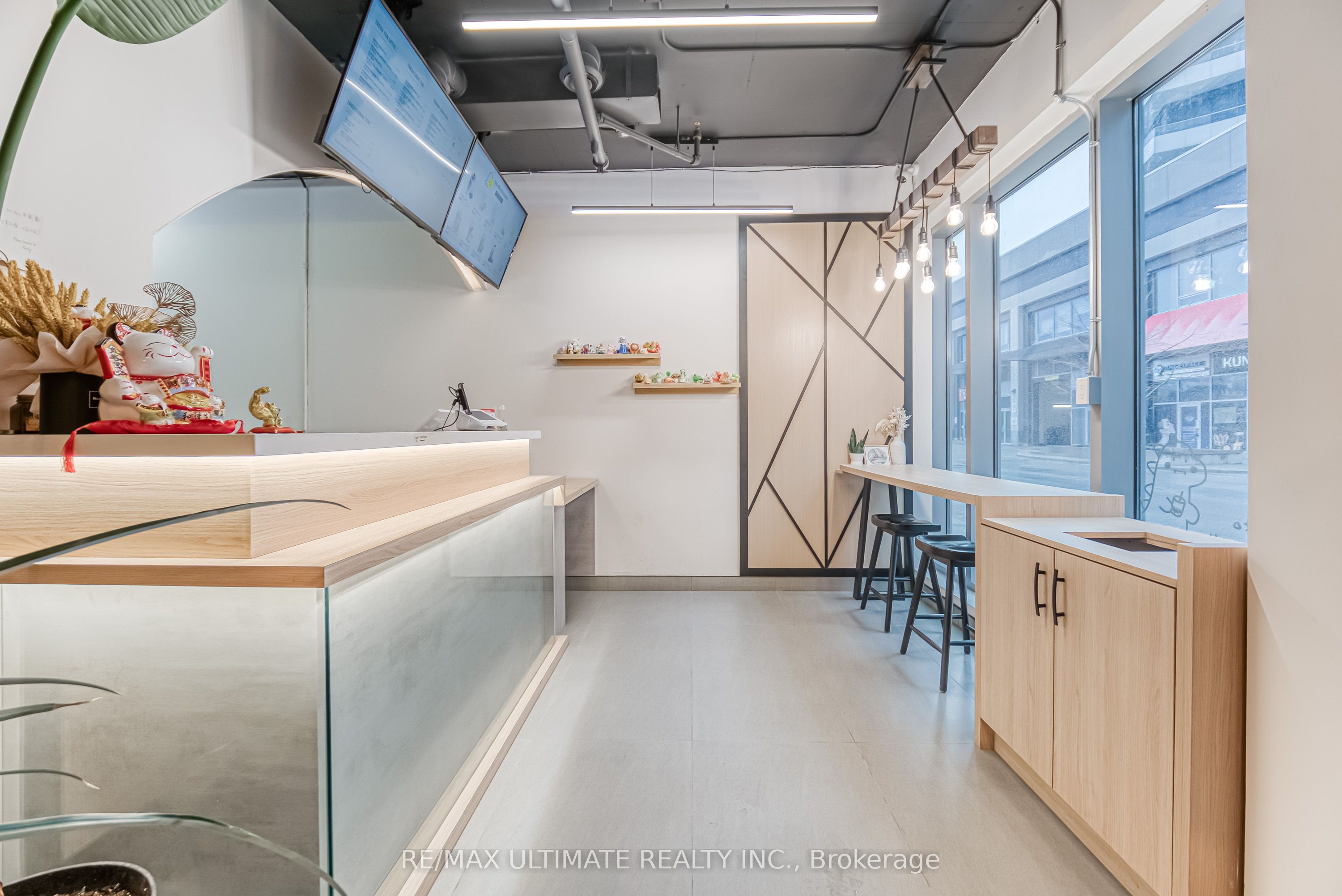 #1 - 7181 Yonge Street Property Photo 6